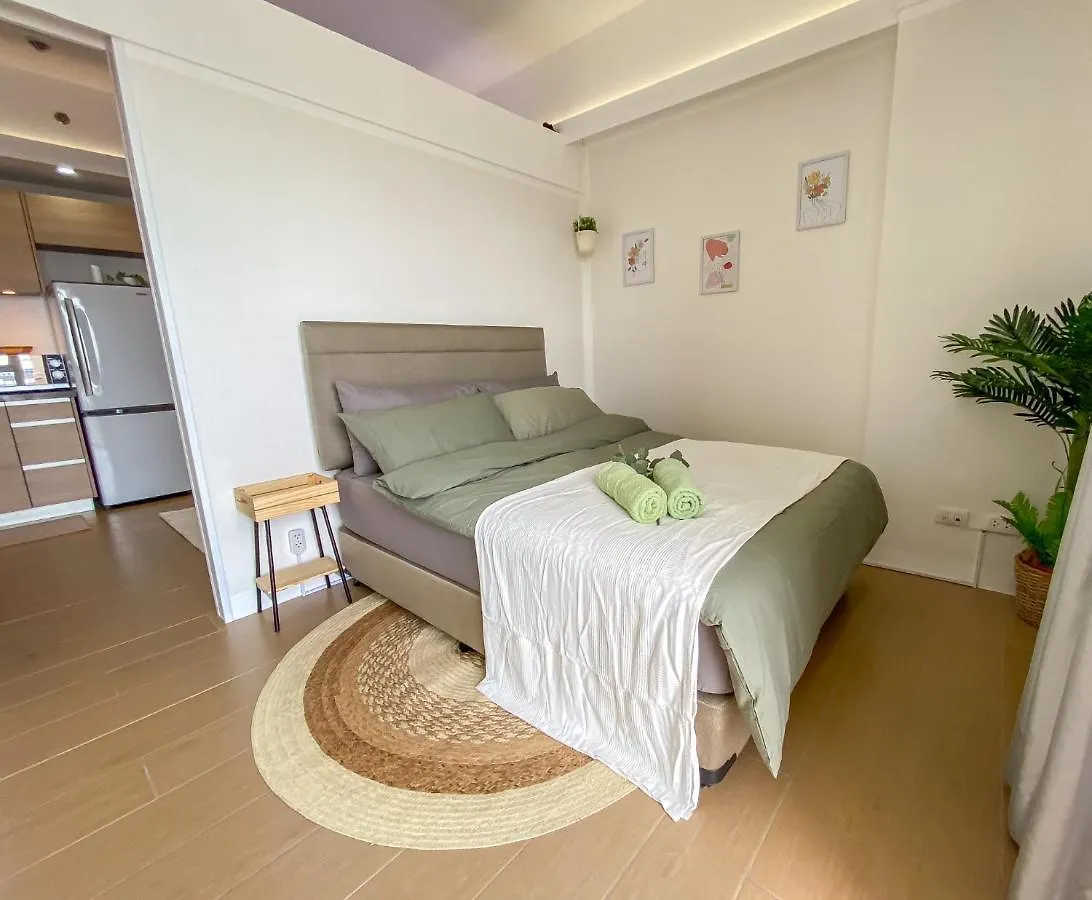 Njoy! Chic & Luxury At Venice Canal - Perfect For Business & Couples Manila Apartment