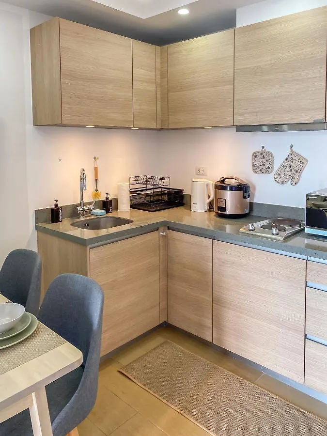 Njoy! Chic & Luxury At Venice Canal - Perfect For Business & Couples Manila Apartment